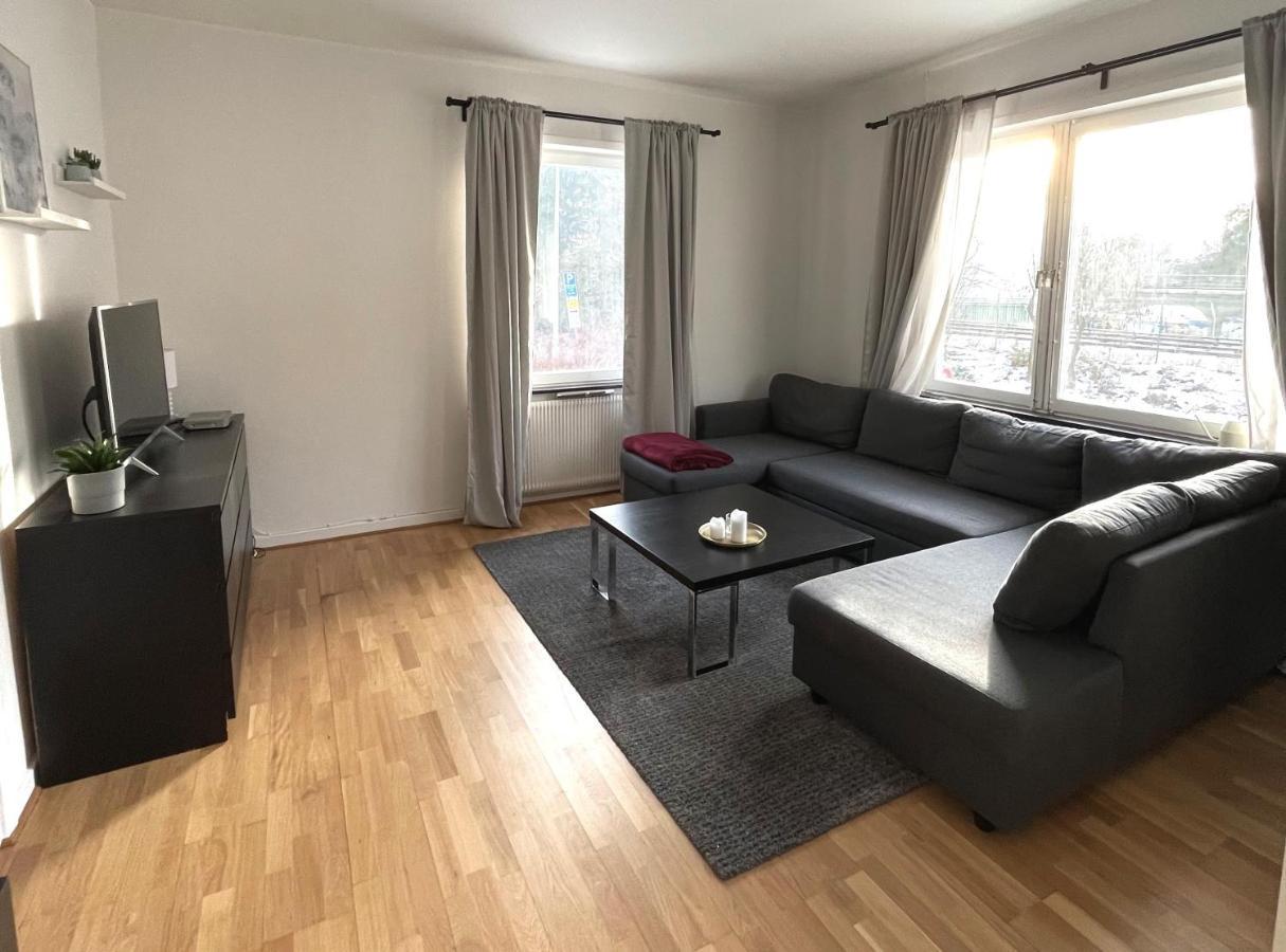 Trivsamma Lagenheter Med Fri Parkering Apartamento Estocolmo Exterior foto